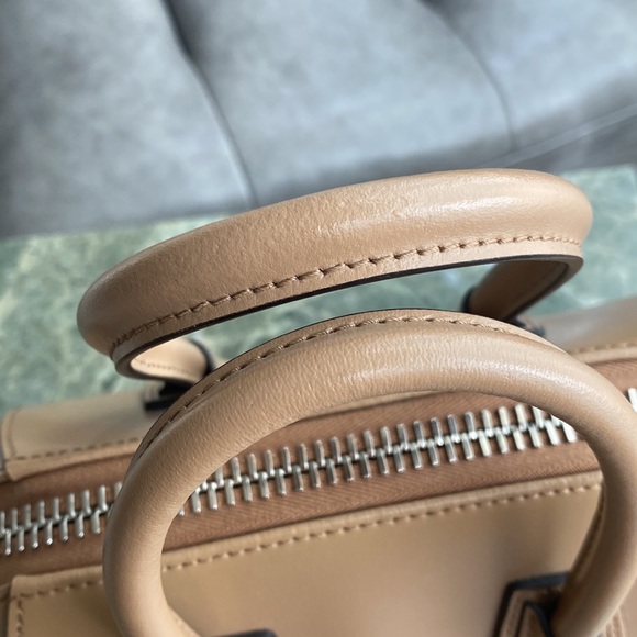 Mini Givenchy Antigona - Picture 16 of 17